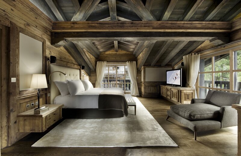 Cozy mountain lodge bedroom