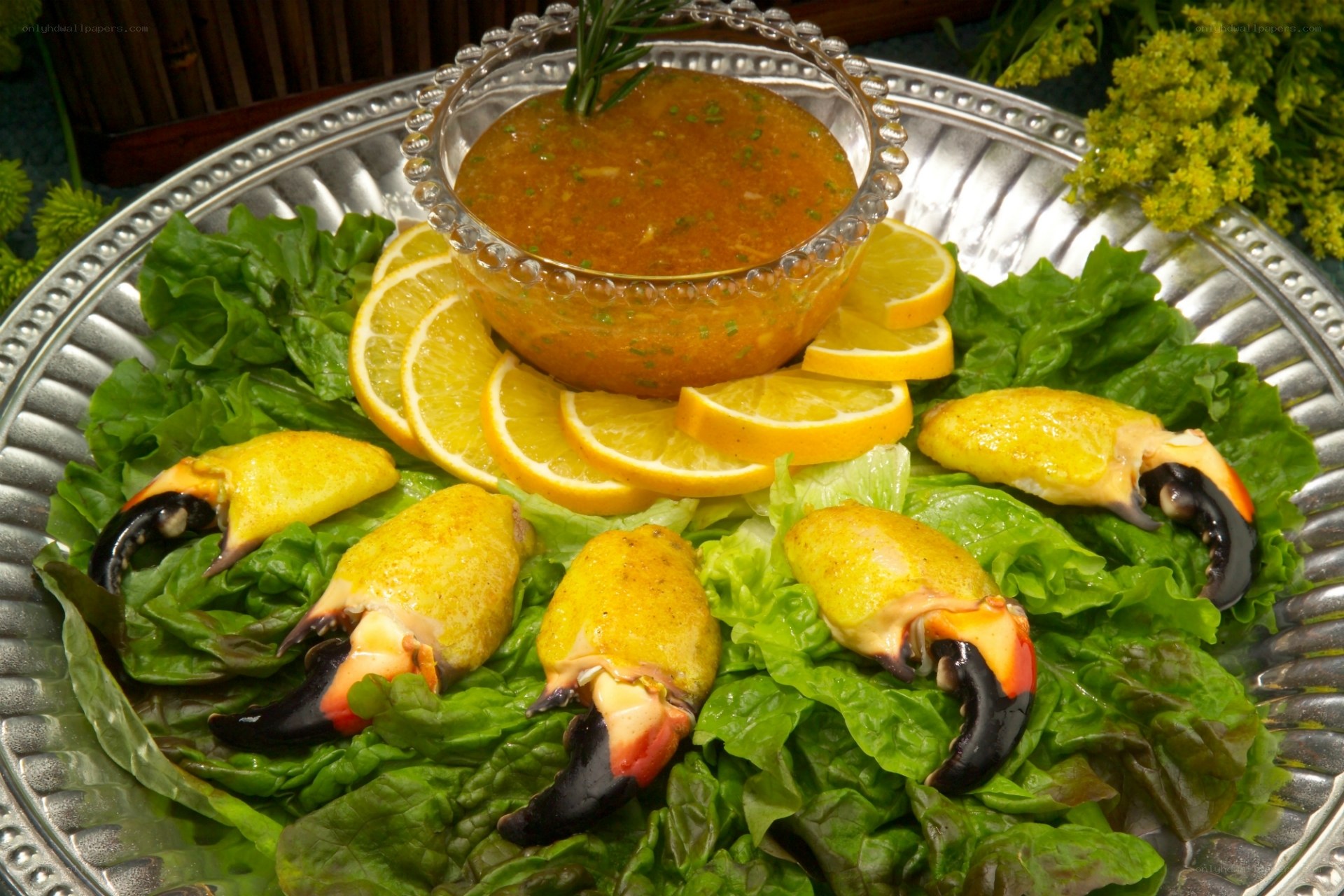 crab claws with dipping sauce