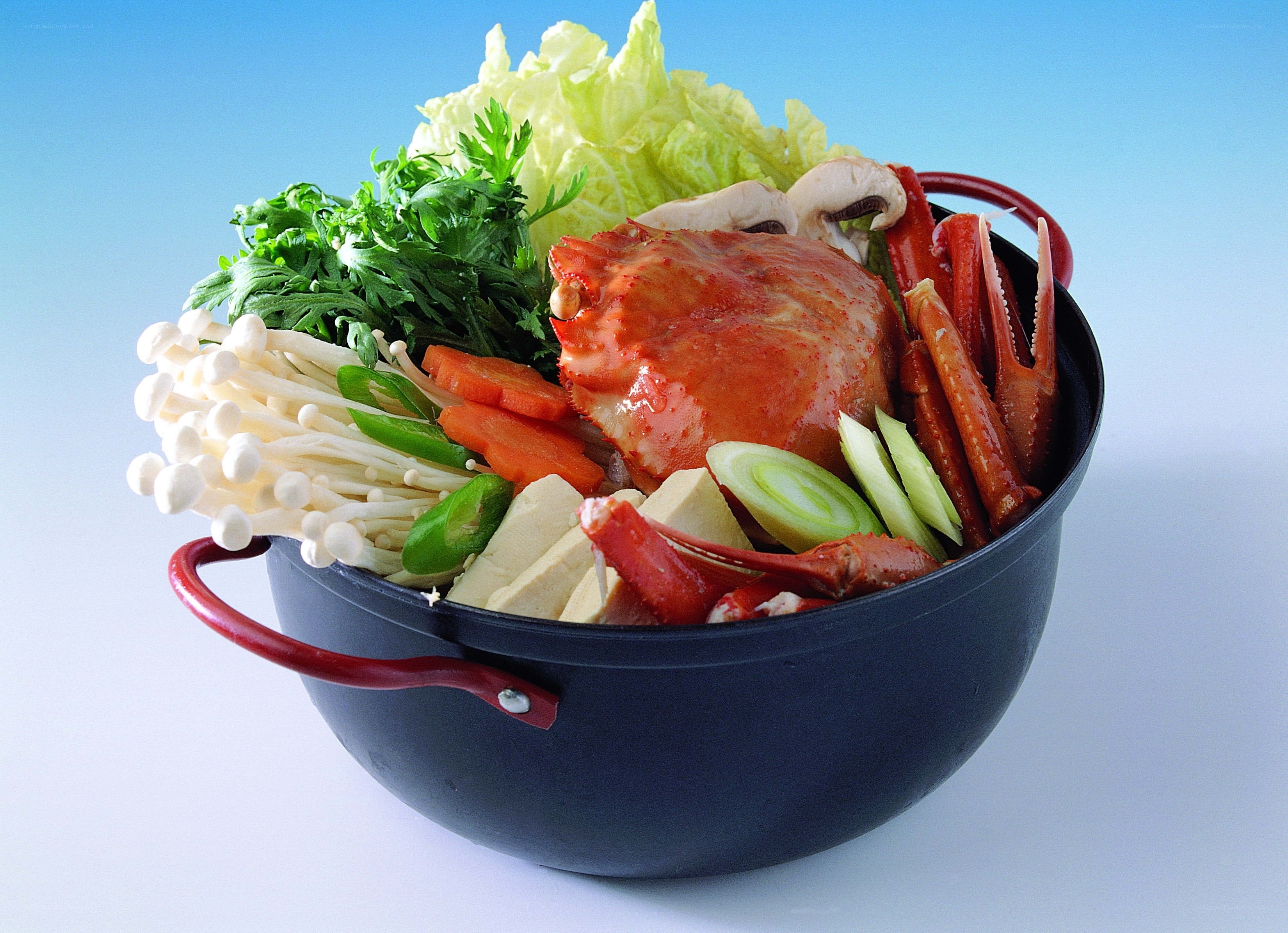 Crab hot pot with vegetables