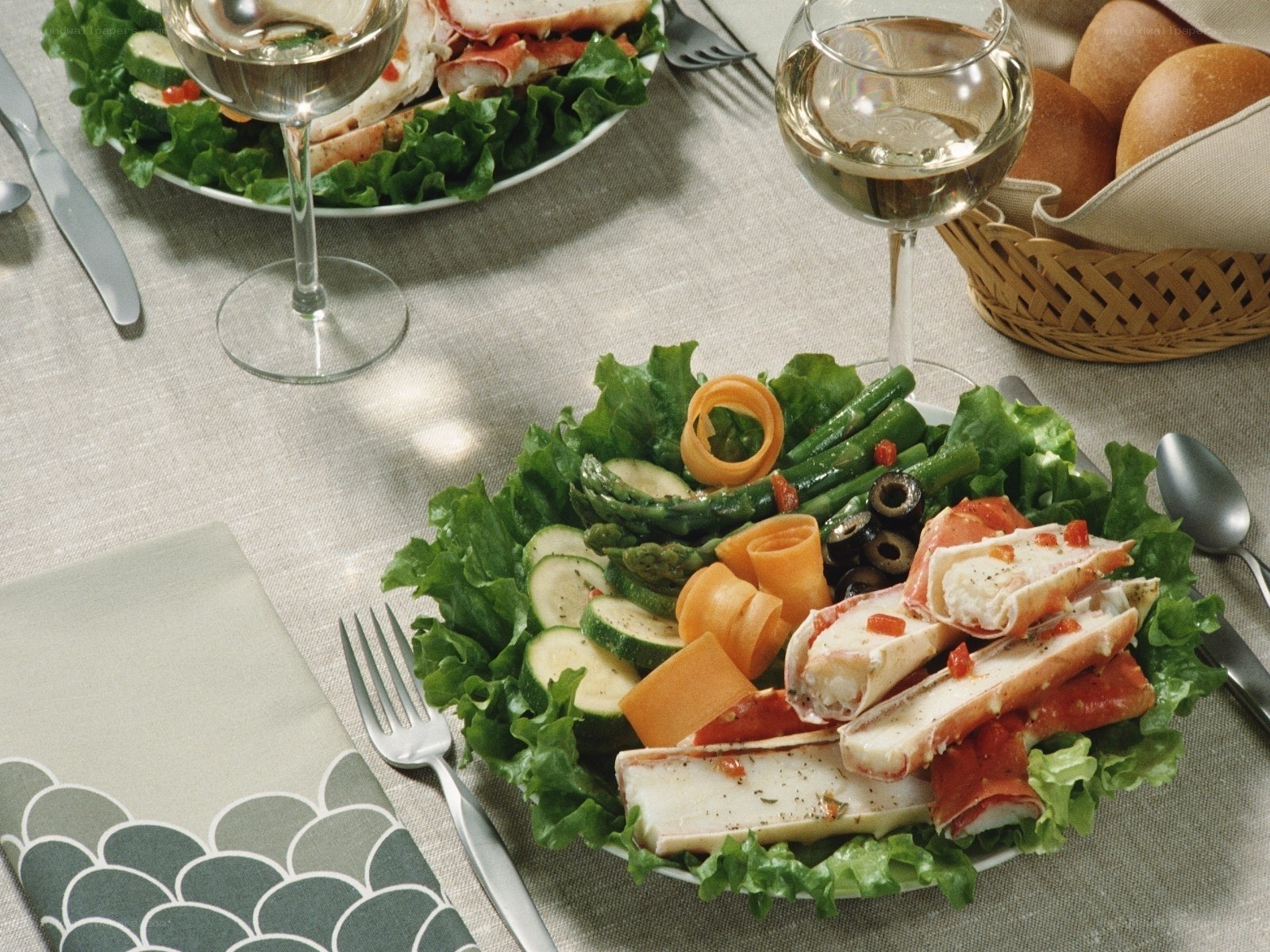 Crab salad with white wine
