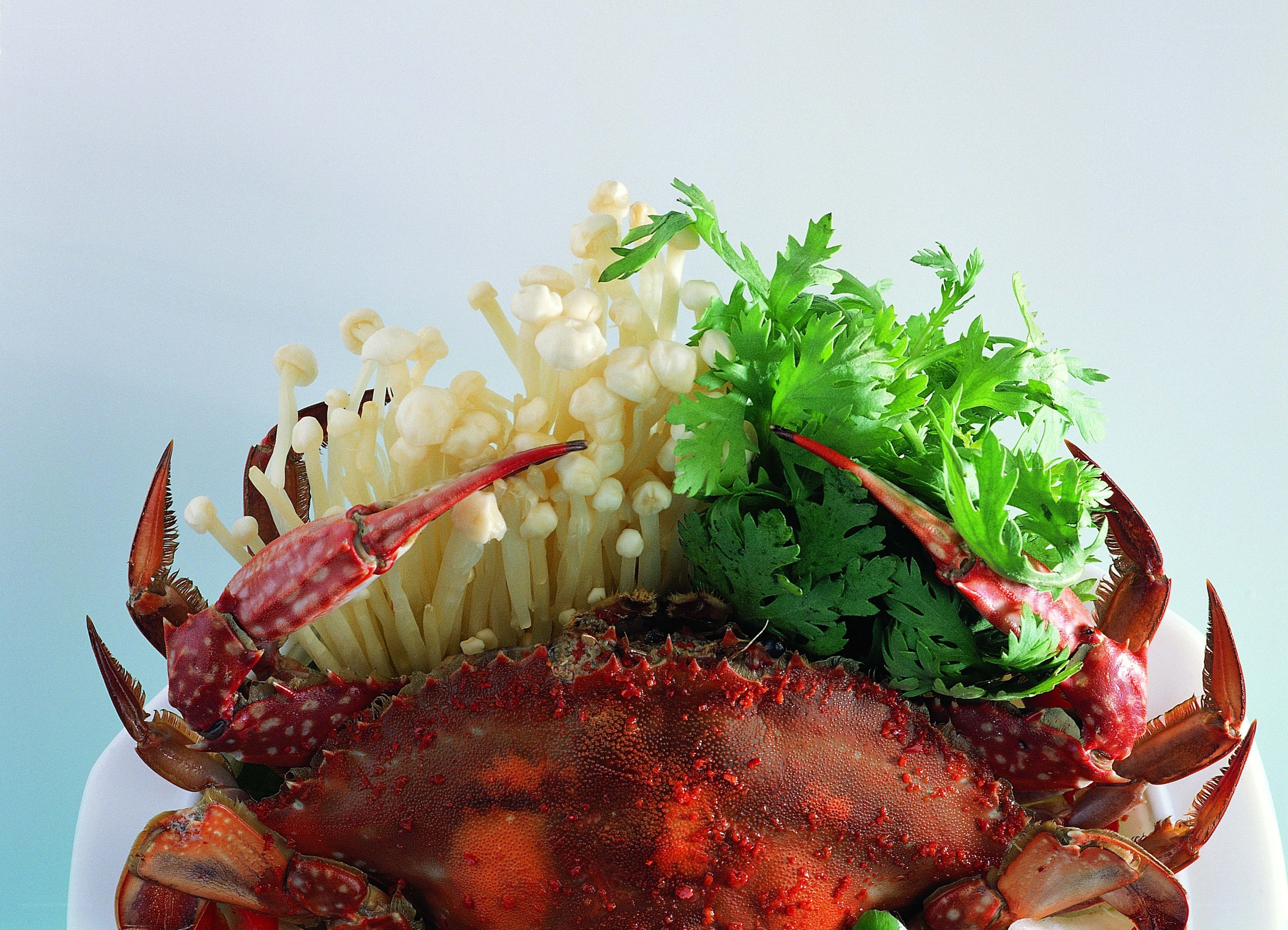 Crab with mushrooms and herbs