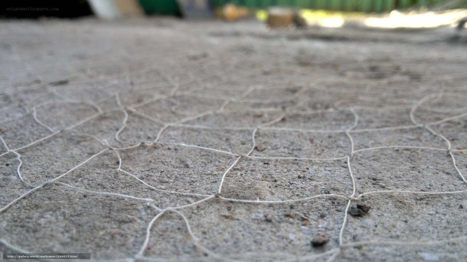 Cracked concrete with wire mesh