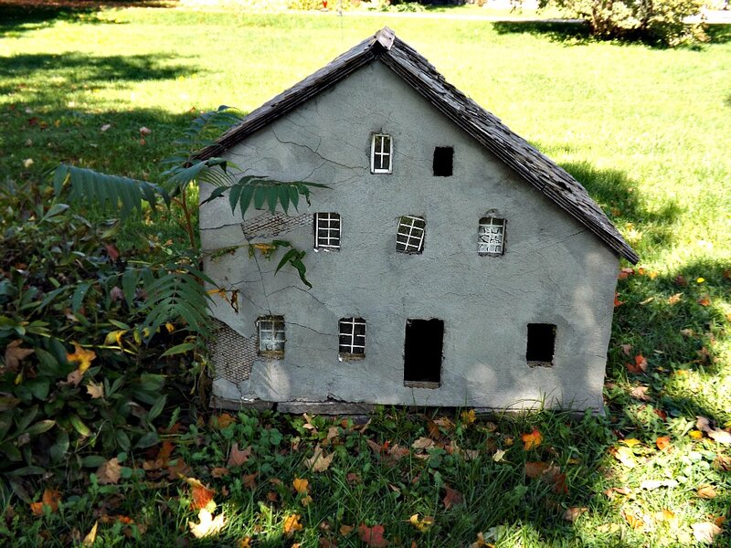 Cracked House Model