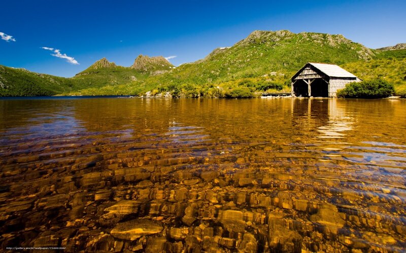 Cradle Mountain lake scene