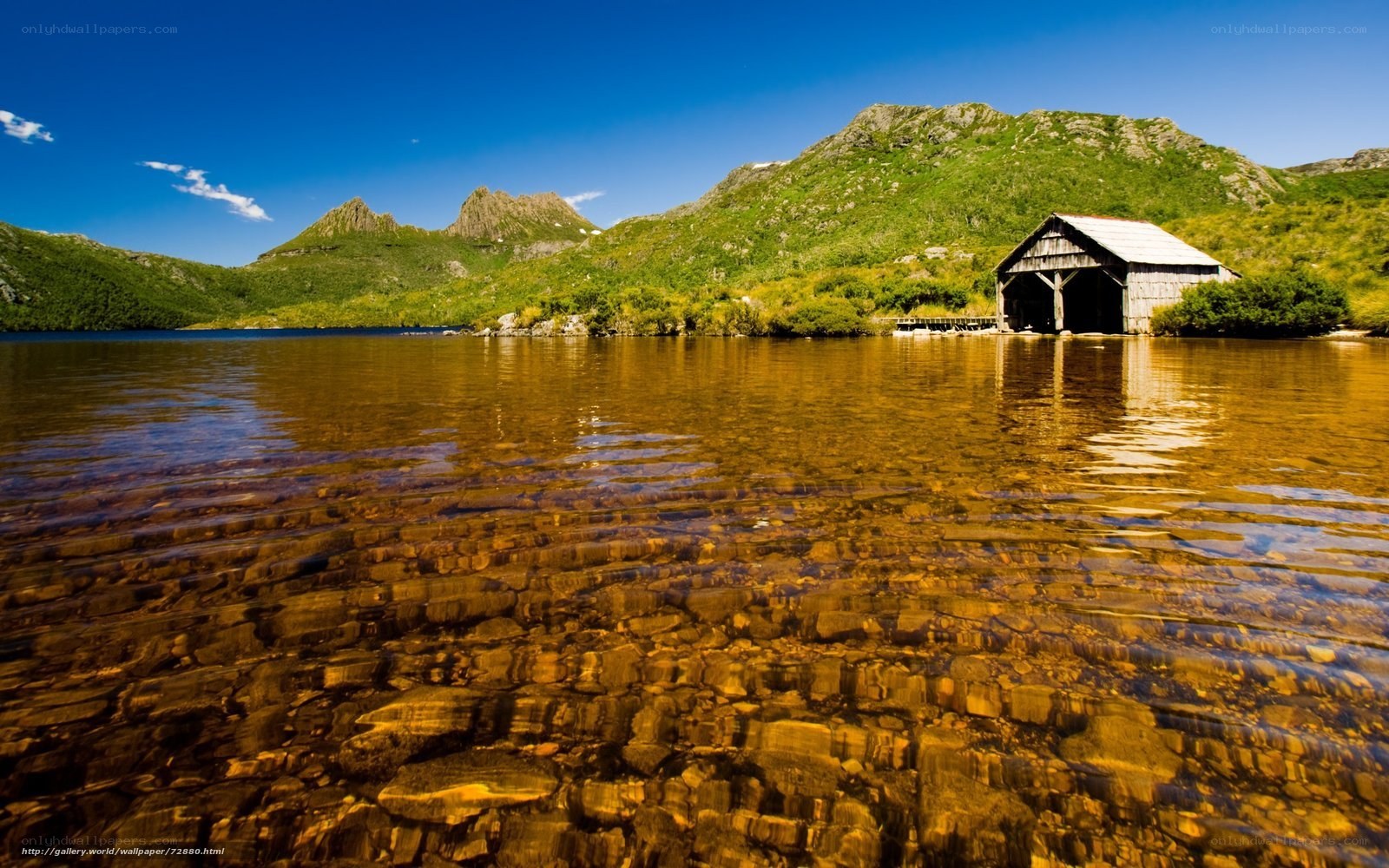 Cradle Mountain lake scene