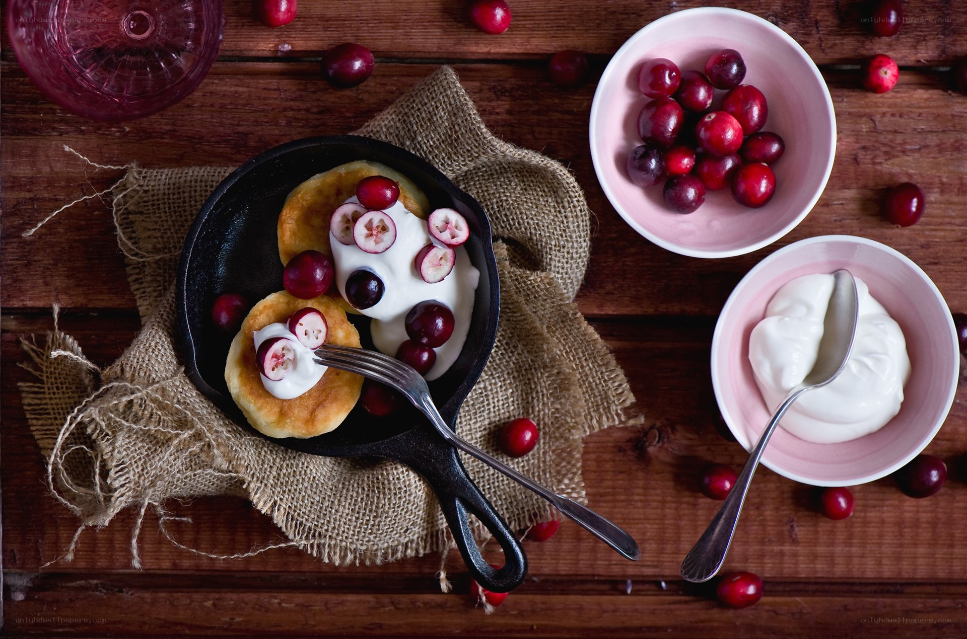 Cranberry pancakes with yogurt