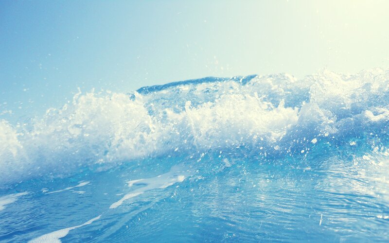 crashing ocean wave