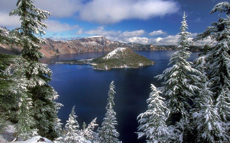 Crater Lake in Winter — Blue, Sky
