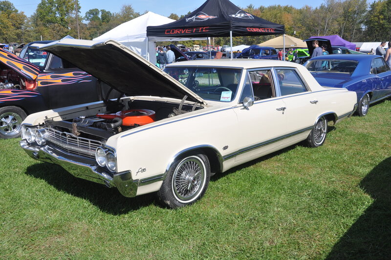 Cream-colored Classic Car — Cream, Outdoor