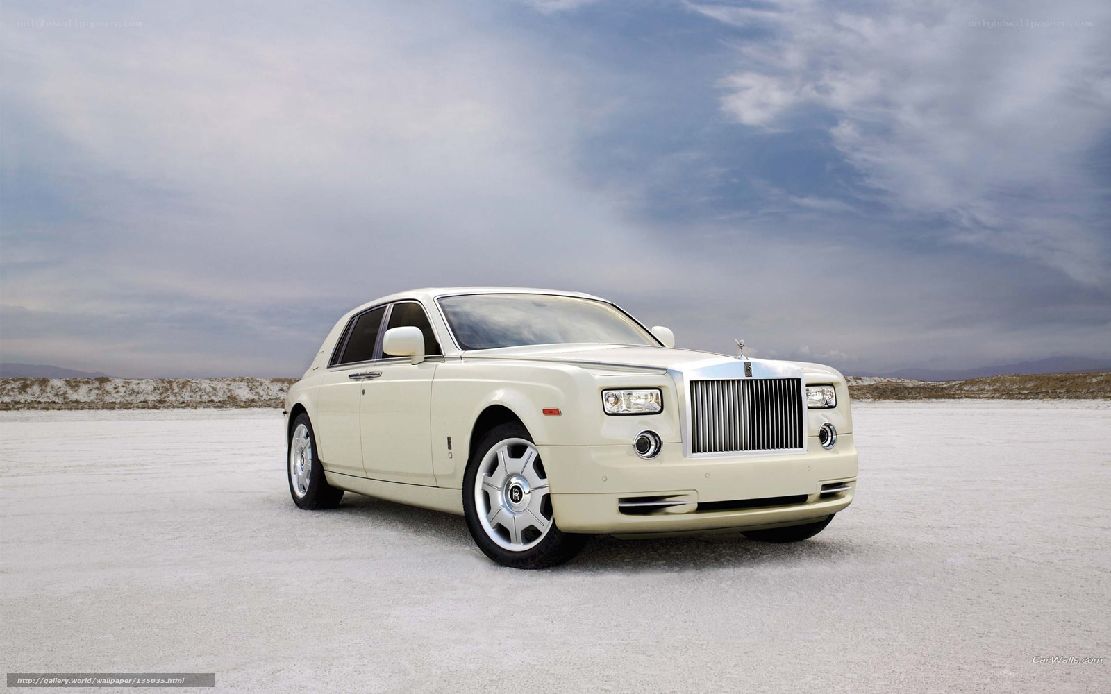 Cream Rolls-Royce in desert