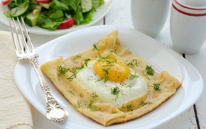 Crepe with Egg and Dill