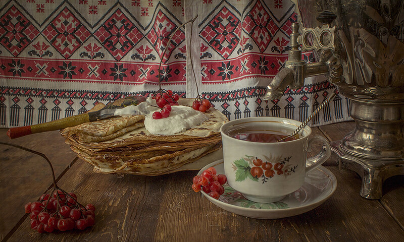 Crepes with Tea and Berries