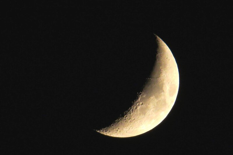 Crescent Moon — Black, Serene, Night