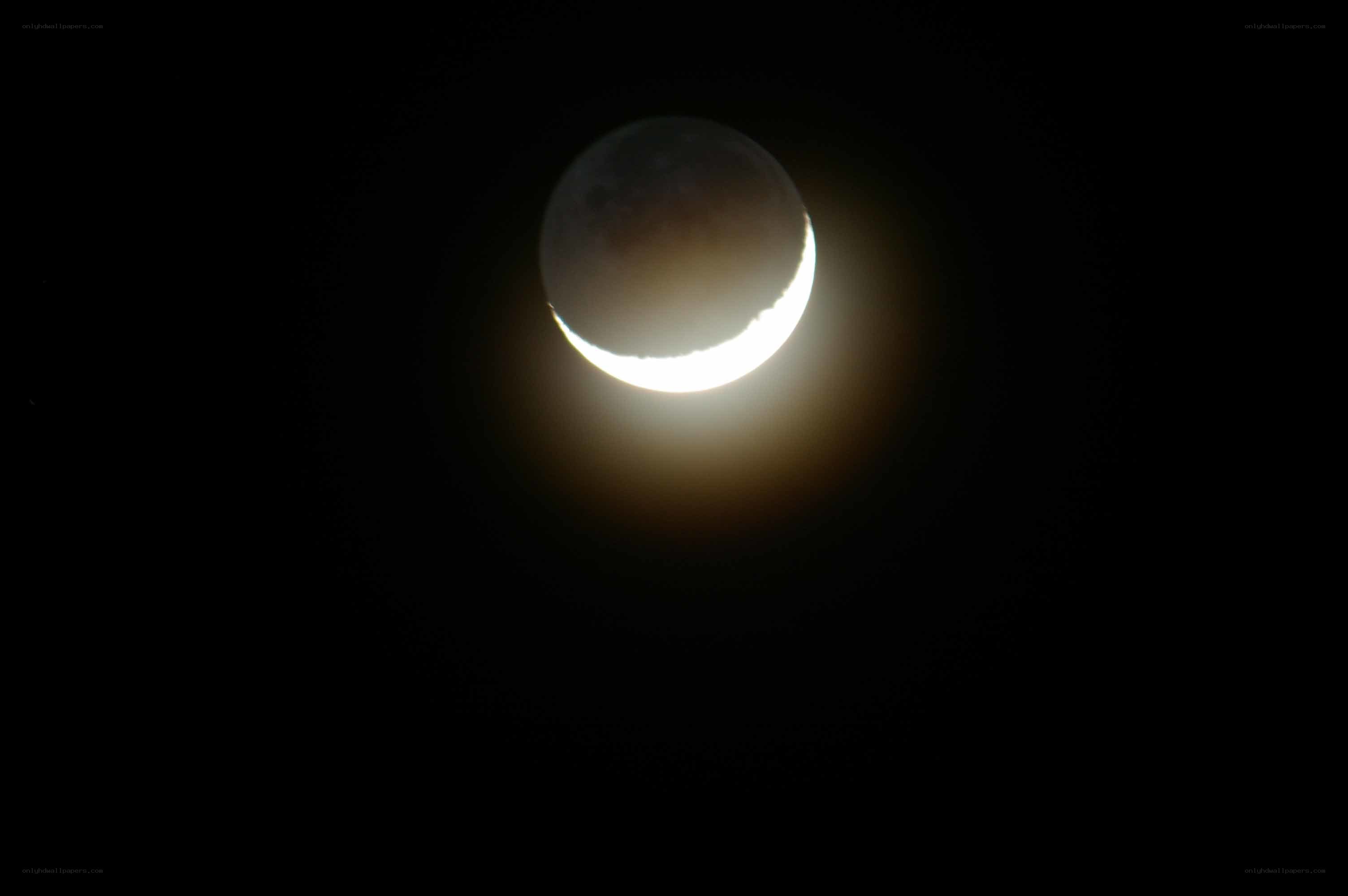 Crescent moon in dark sky
