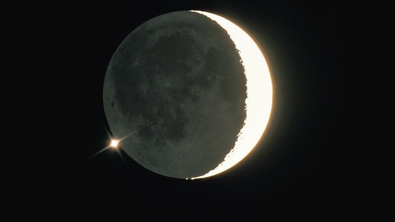 Crescent moon with star