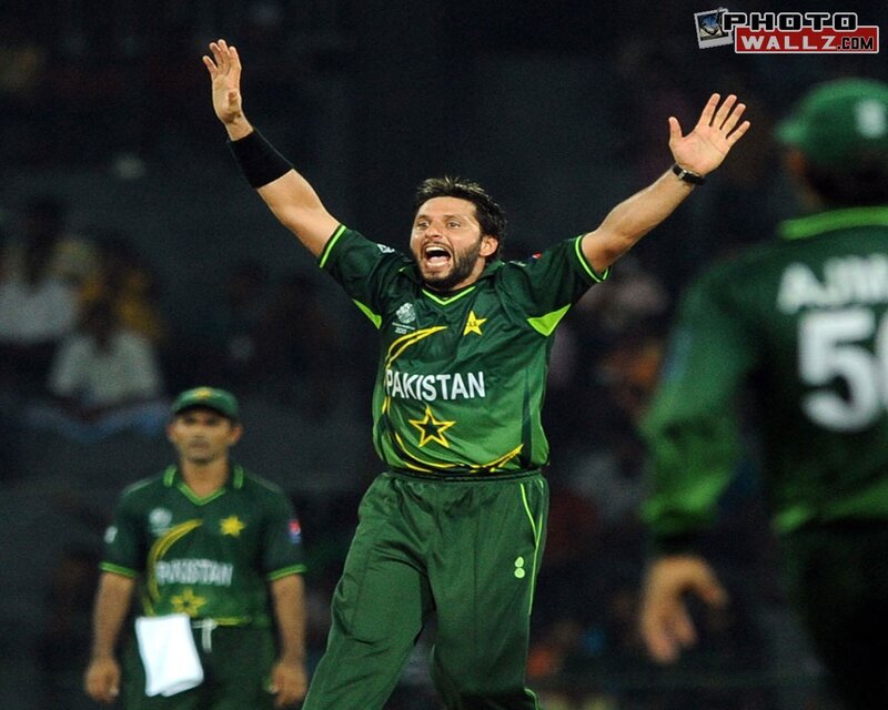 Cricketer Celebrating — Green, Celebratory