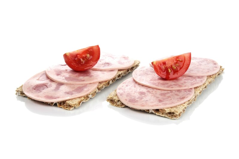 crispbread with ham and tomato