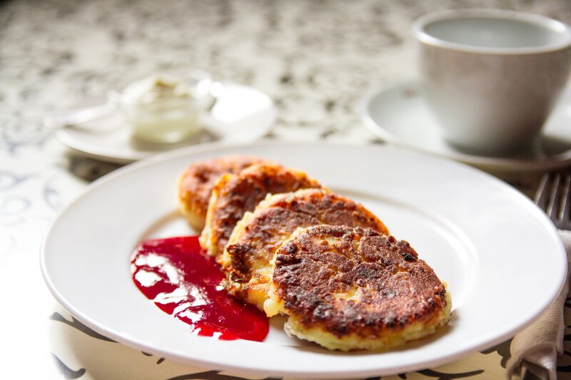 Crispy pancakes with jam