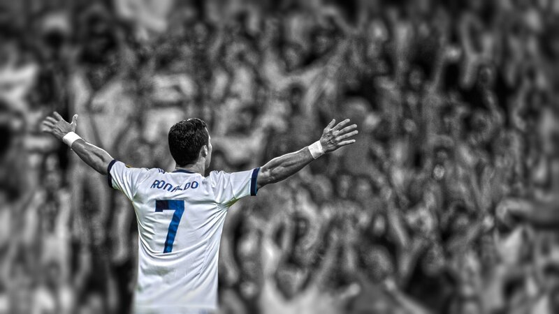 Cristiano Ronaldo celebrates