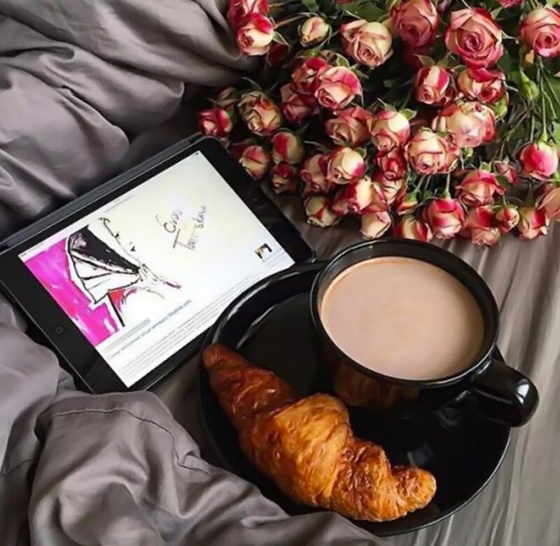 Croissant and Coffee — Black