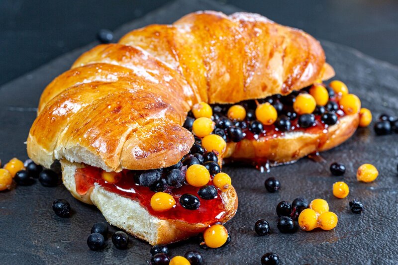Croissant with Berries — Brown