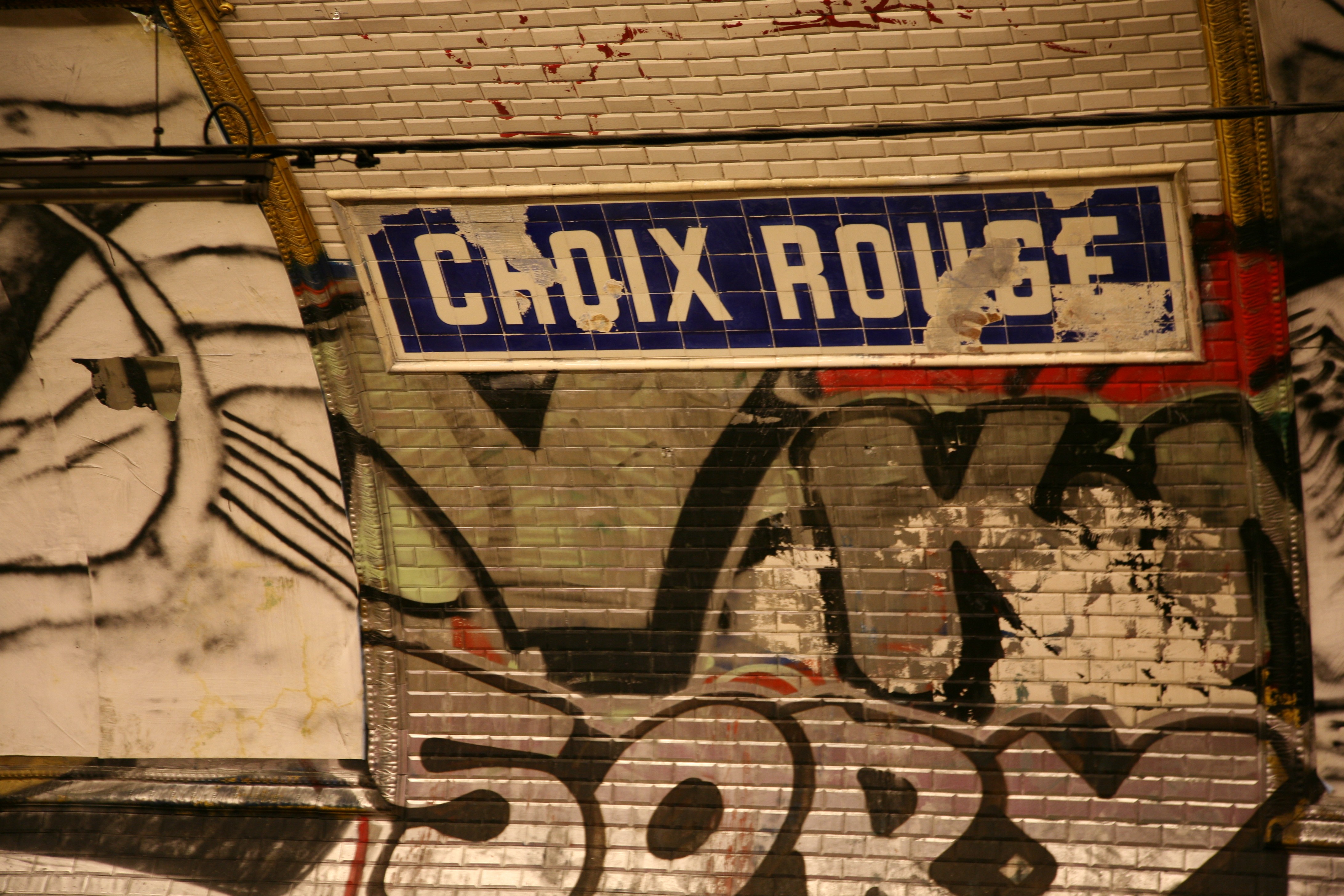 Croix Rouge station sign