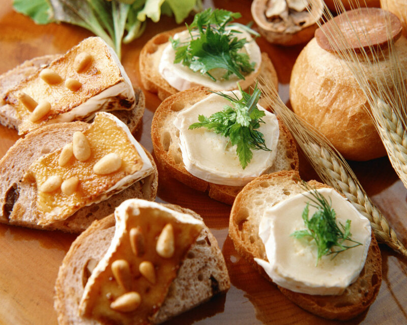 Crostini with Cheese and Nuts