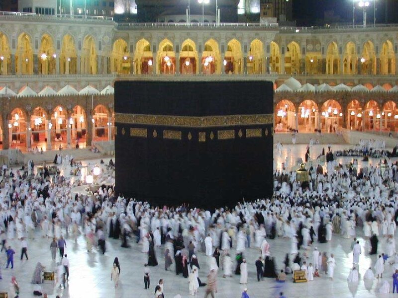 Crowd around the Kaaba at night