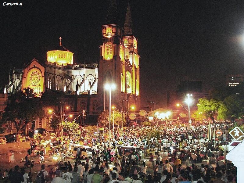 Crowd at Cathedral — Yellow