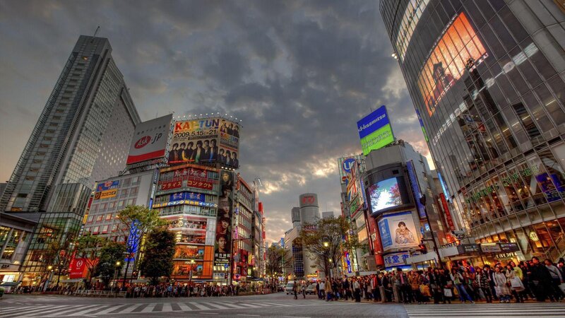 Crowd at City Intersection — Gray