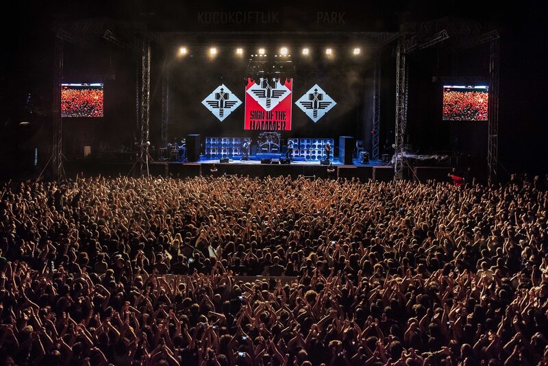 Crowd at Concert — Black, Energetic