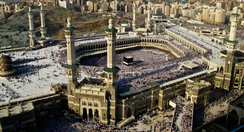 Crowd at Grand Mosque — White, Serene, Afternoon