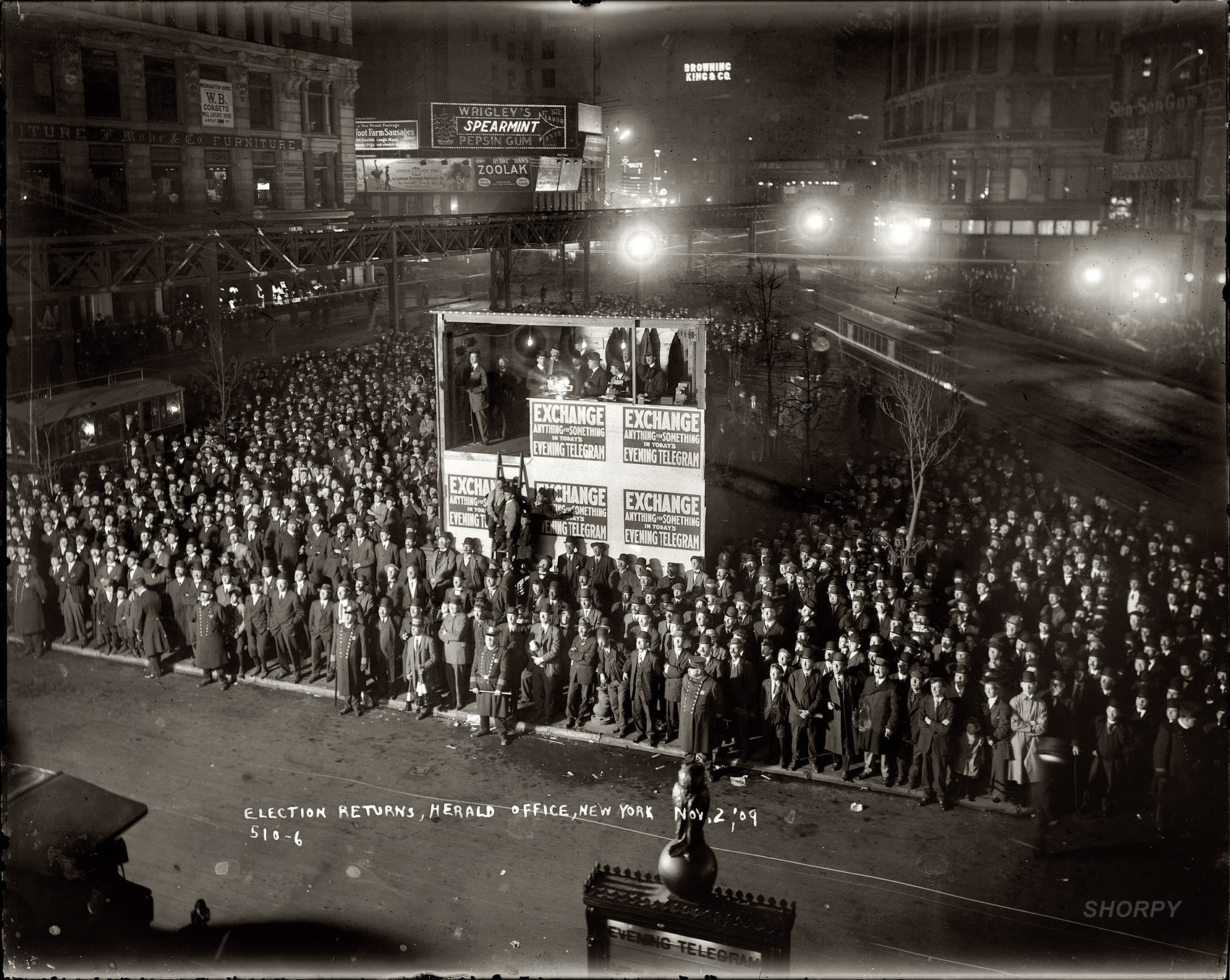 Crowd at Herald Office Election Night