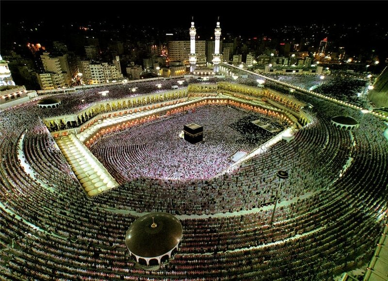 Crowd at Kaaba in Mecca — Black