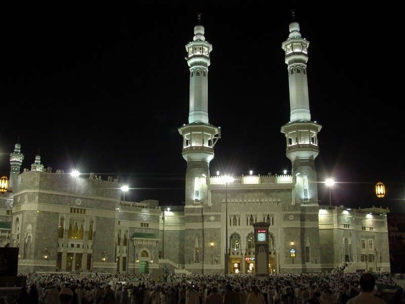 Crowd at Mecca Mosque at night