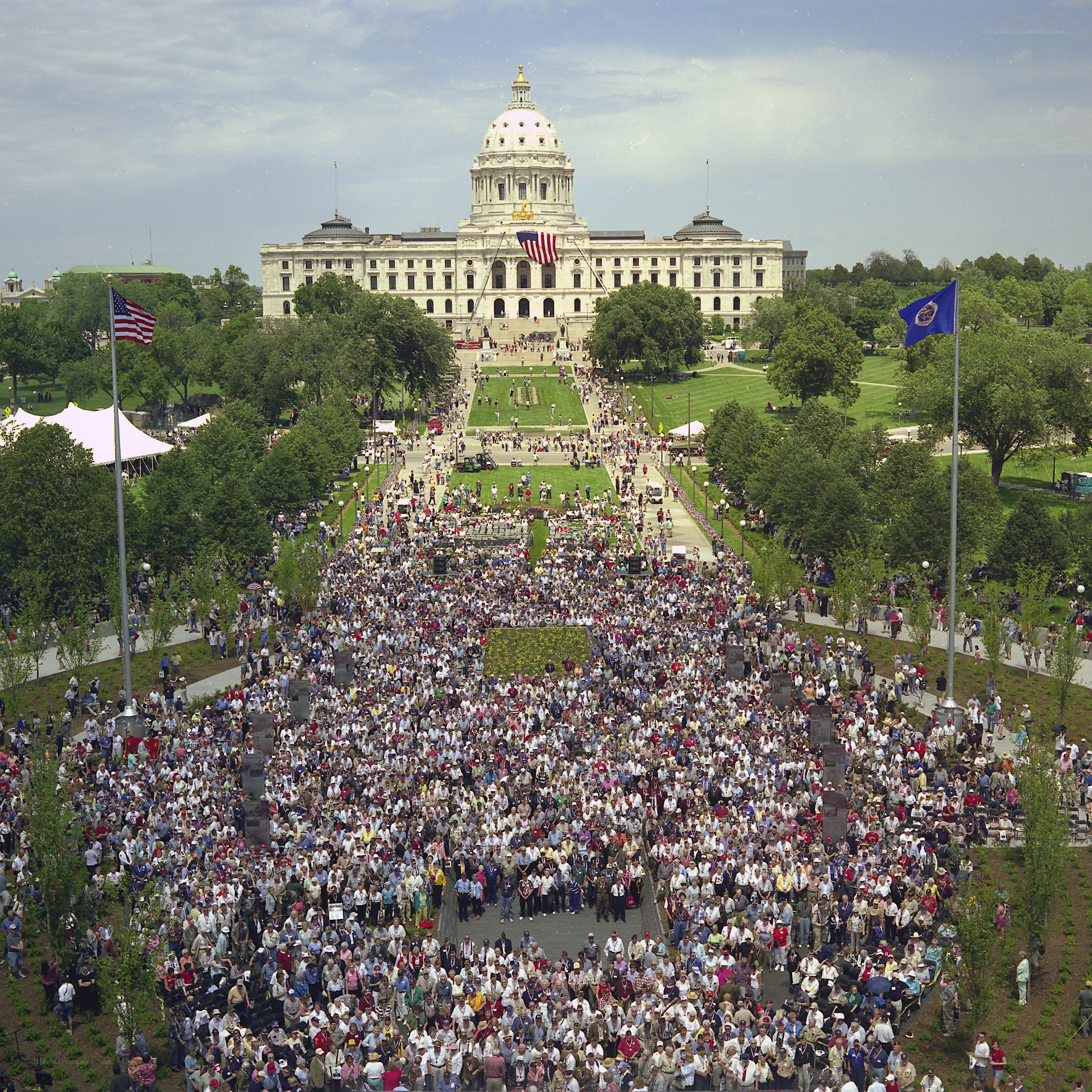 Crowd at Minnesota State Capitol
