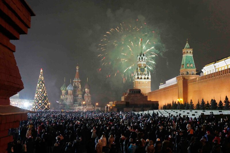 Crowd at Red Square — Black