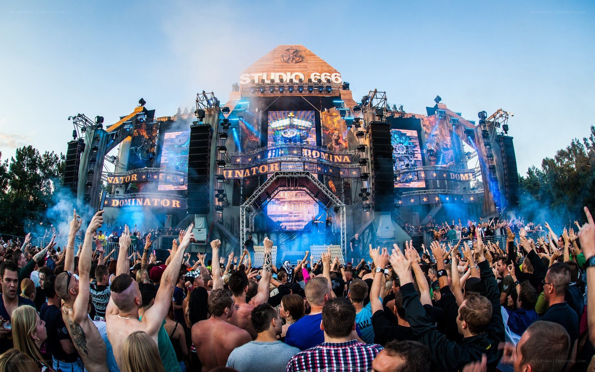 Crowd at Studio 666 festival