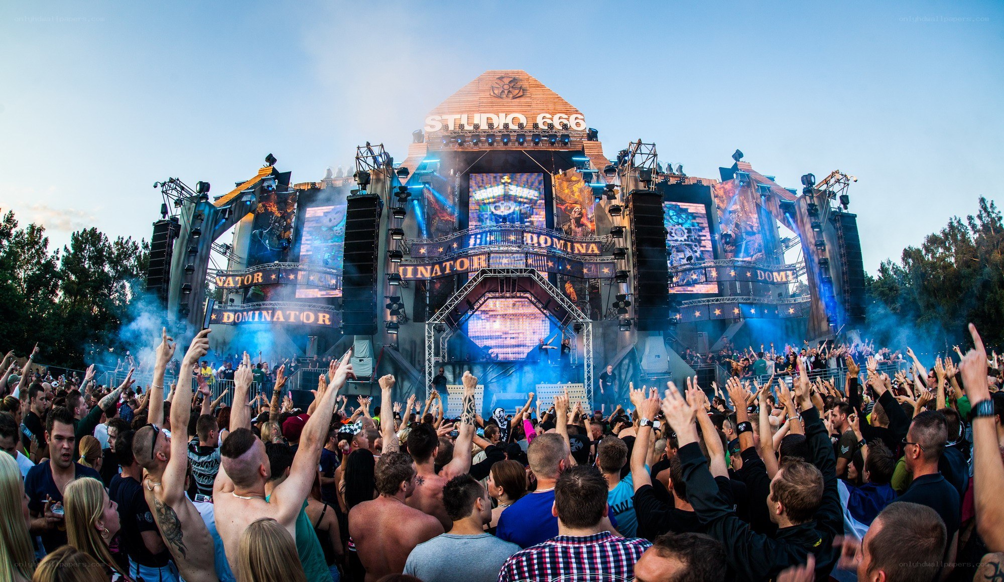 Crowd at Studio 666 festival