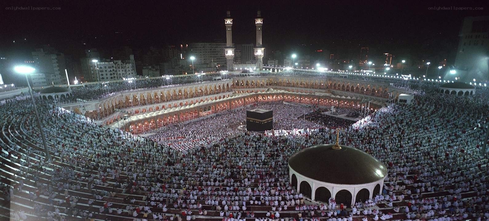 Crowd at the Grand Mosque