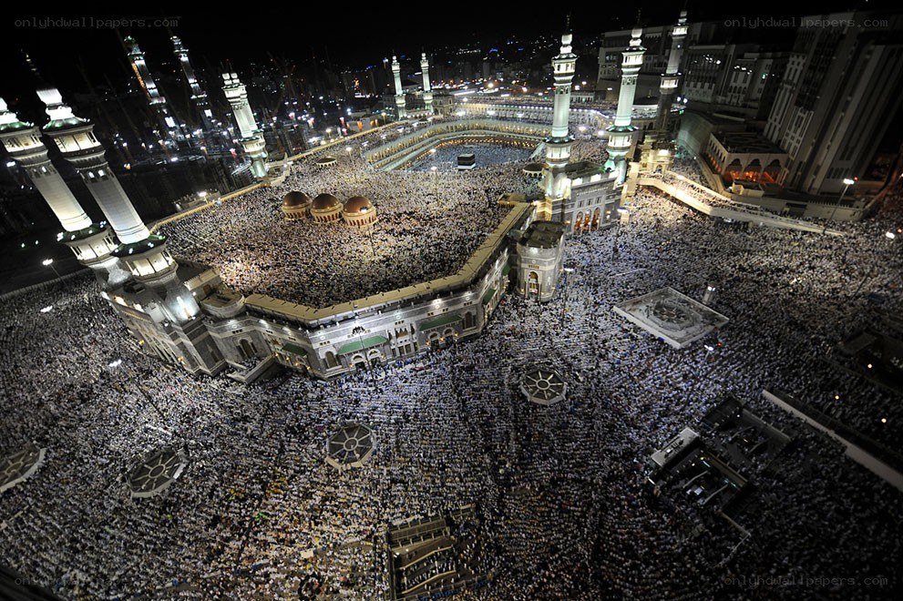 Crowd at the Grand Mosque