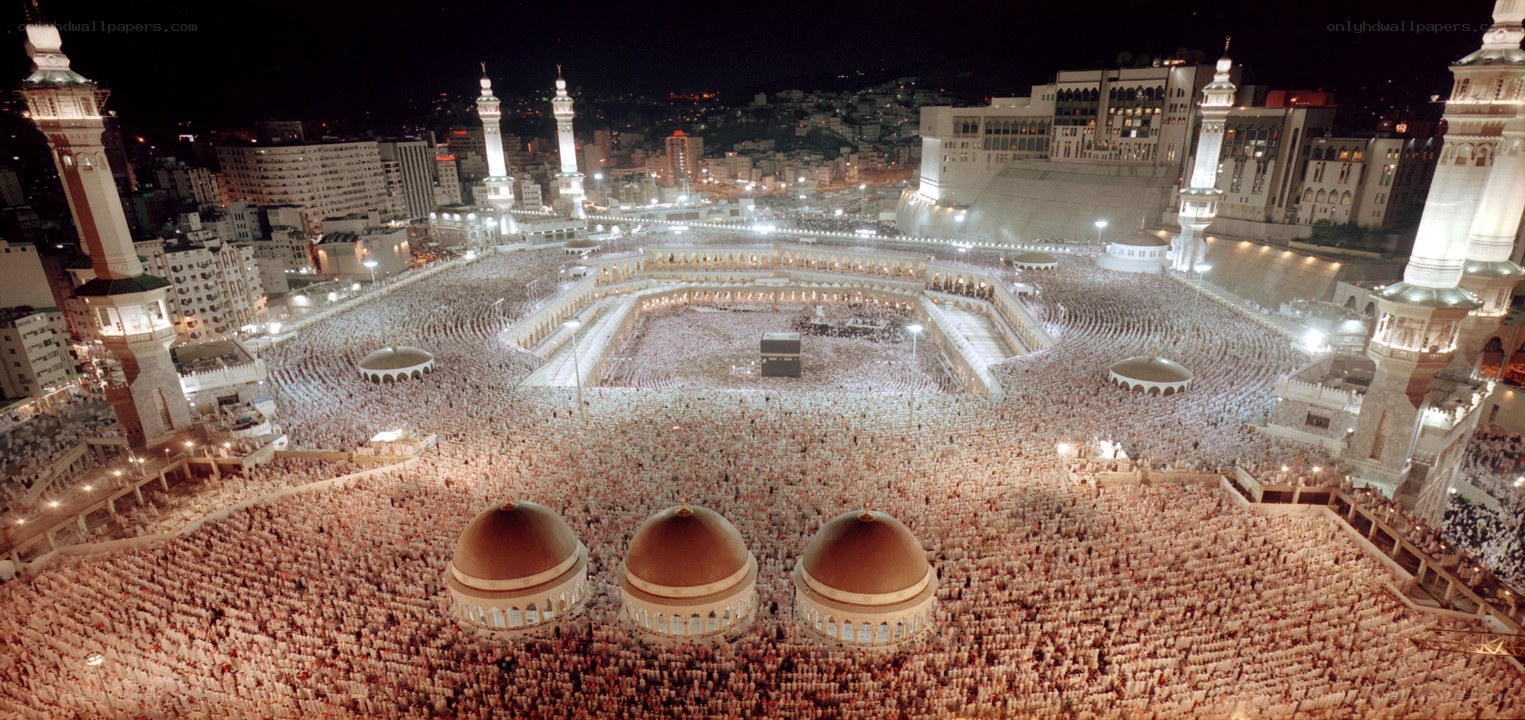 Crowd at the Grand Mosque