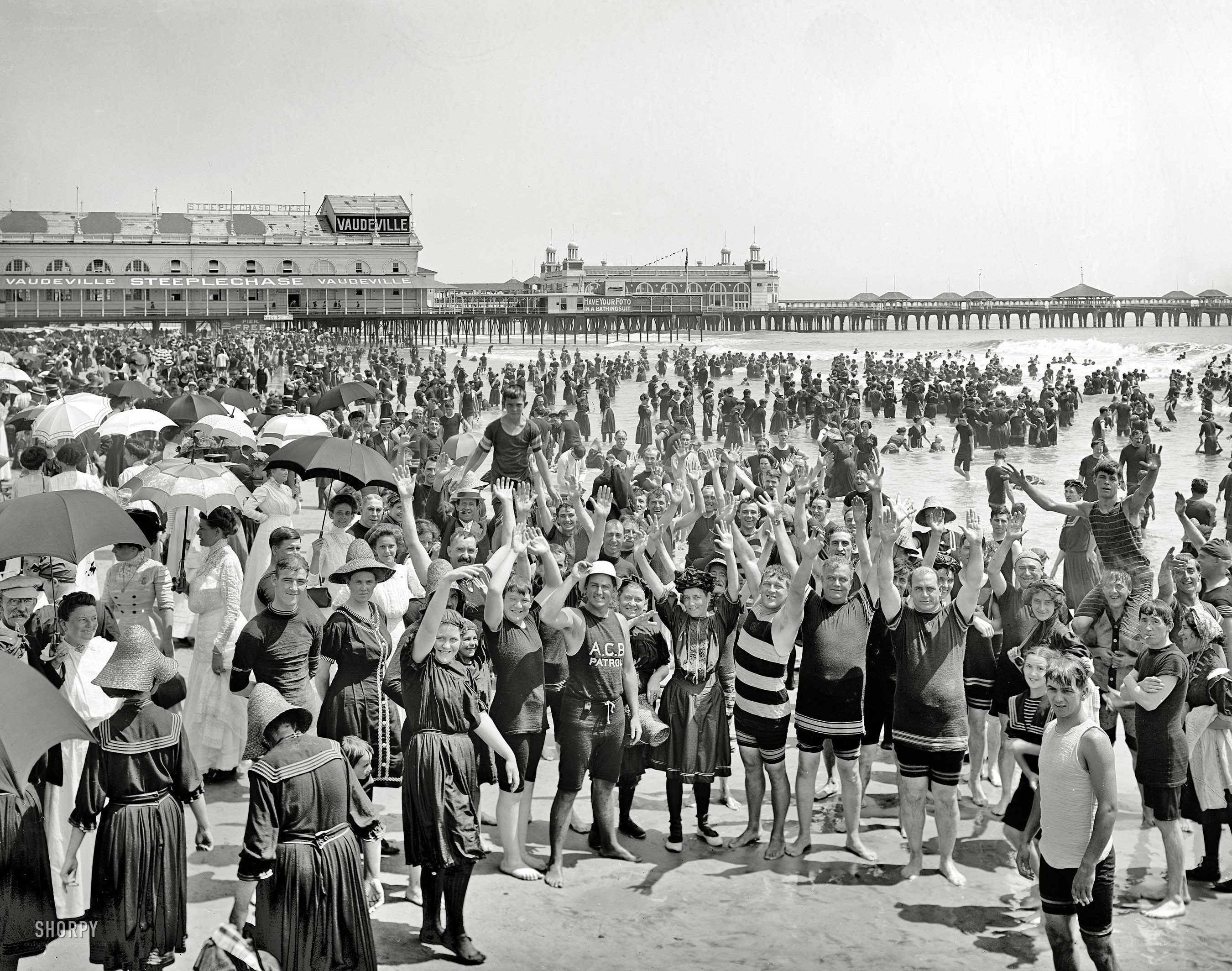Crowd at Vaudeville Pier