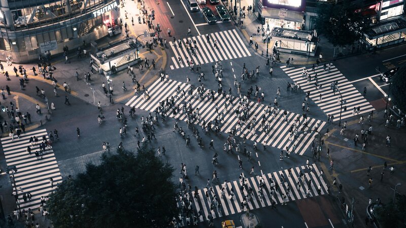 Crowd Crossing Street — Black