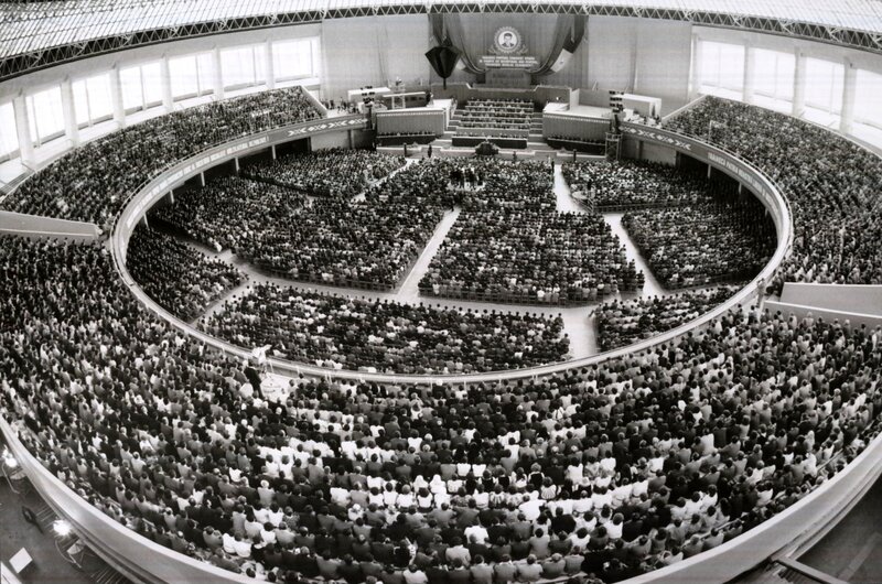Crowd in Circular Hall