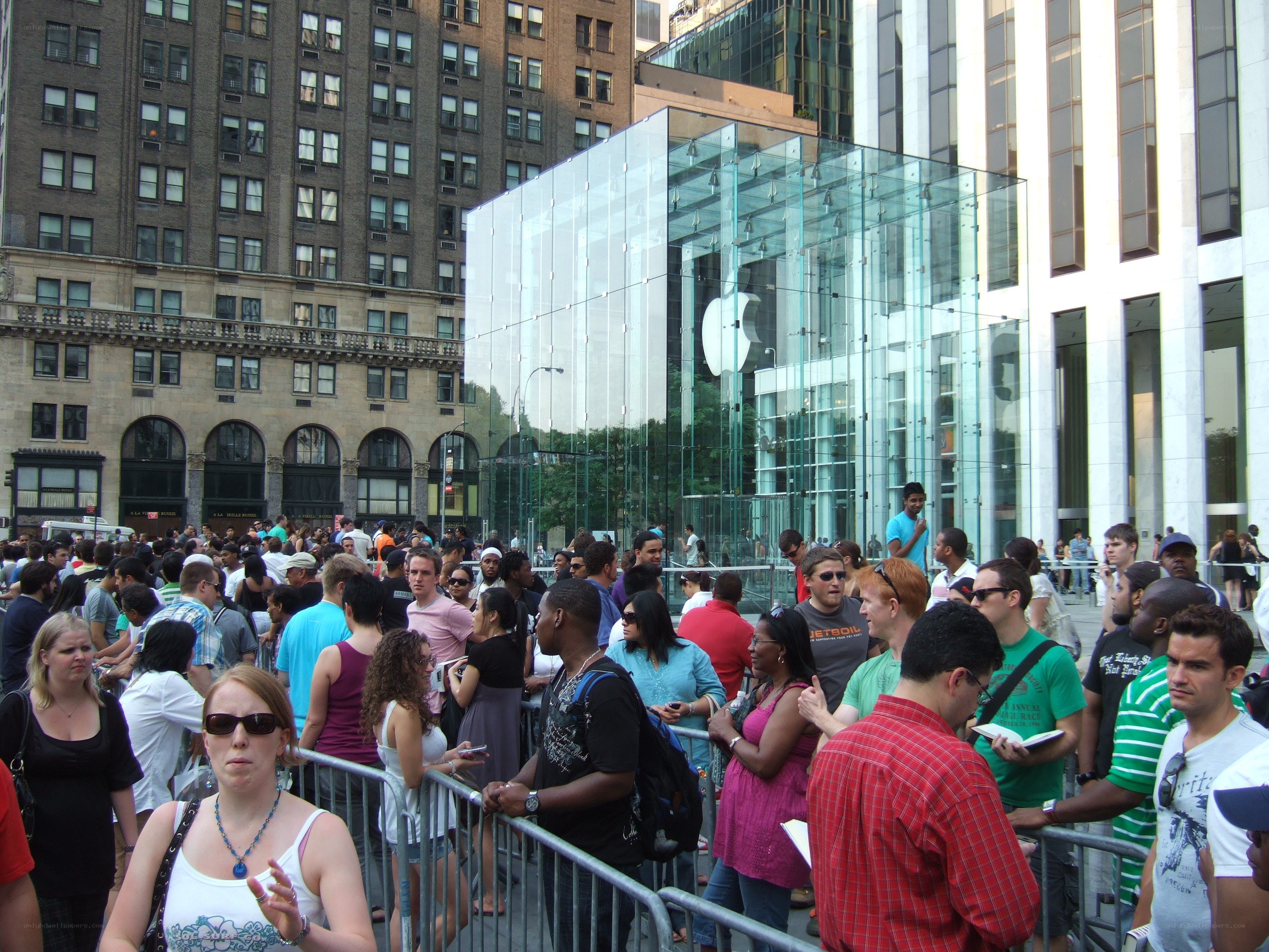 Crowd outside Apple Store