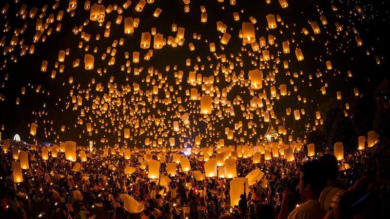 Crowd Releasing Lanterns