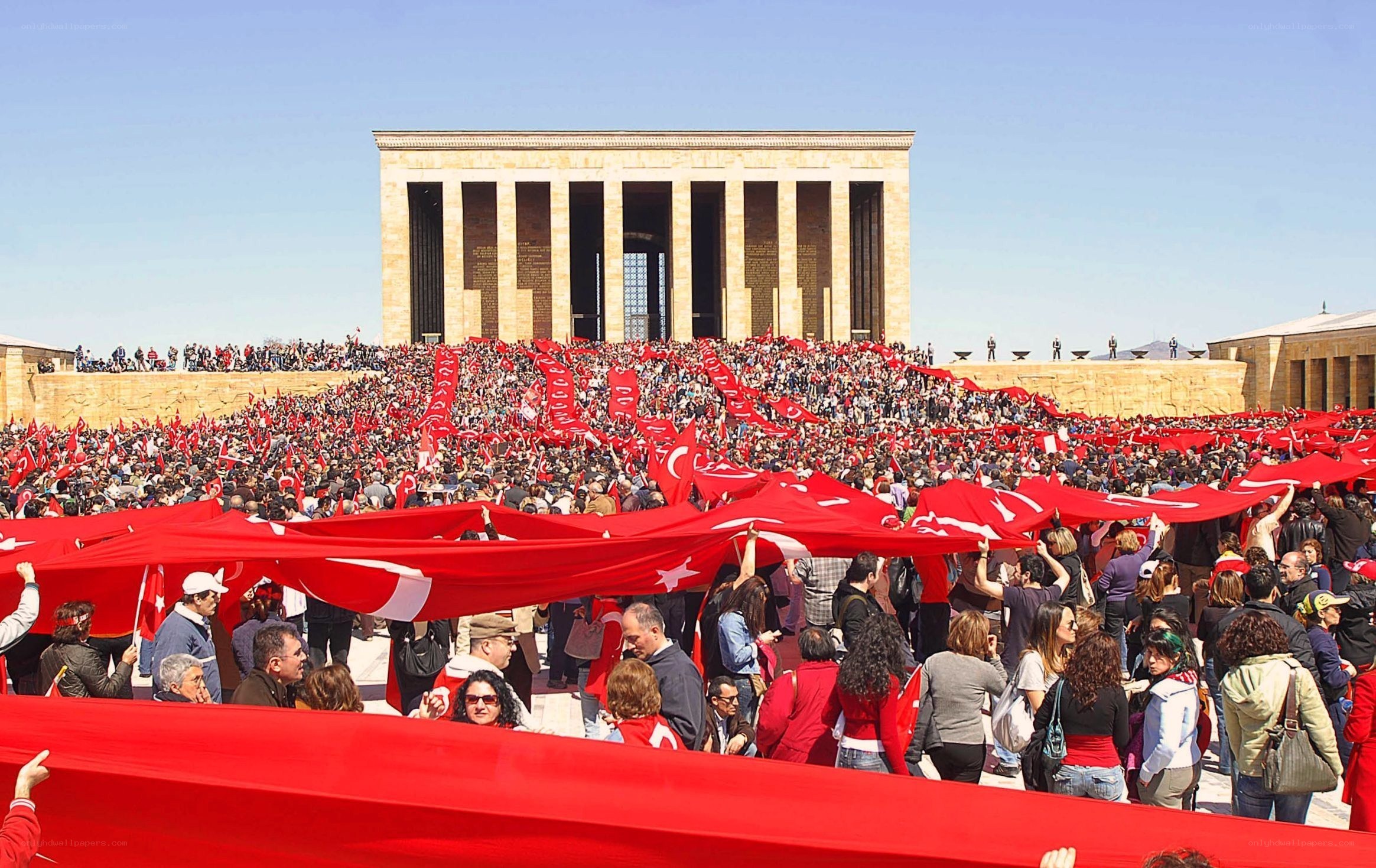 Crowd with Turkish flags at Anıtkabir