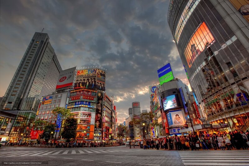 Crowded City Intersection — Gray, Dramatic