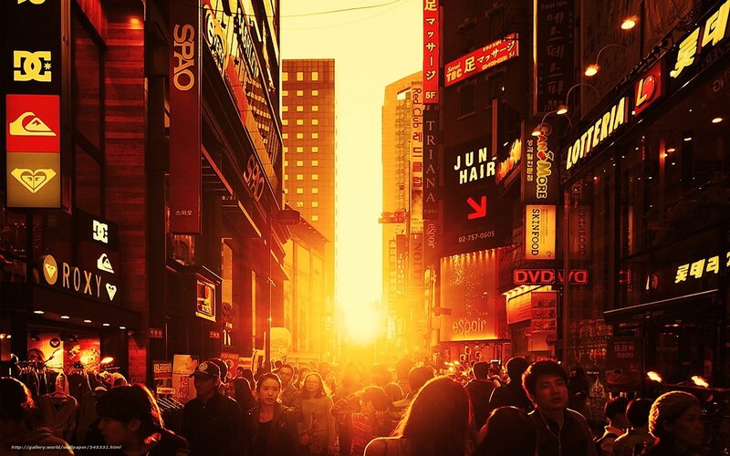 Crowded City Street — Yellow, Dramatic